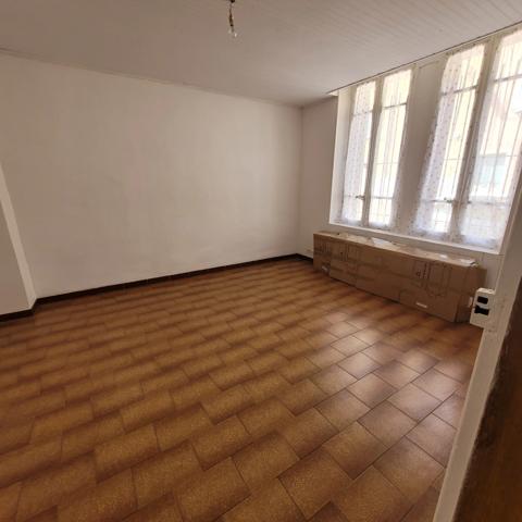 Dpt Gard (30), à vendre ALES immeuble de rapport 175m2 environ à rénover + terrain 300m² environ.