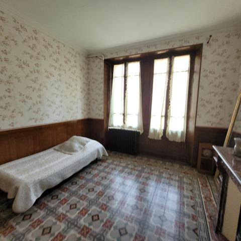 Dpt Gard (30), à vendre ALES immeuble de rapport 175m2 environ à rénover + terrain 300m² environ.