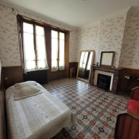 Dpt Gard (30), à vendre ALES immeuble de rapport 175m2 environ à rénover + terrain 300m² environ.
