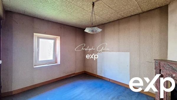 Maison à rénover avec potentiel et dépendances