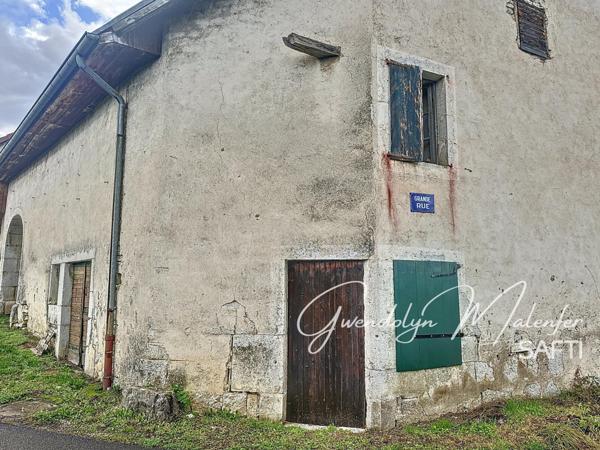 Grange à rénover dans un village paisible
