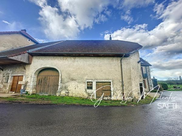 Grange à rénover dans un village paisible