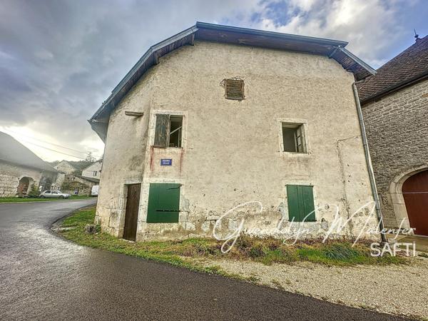 Grange à rénover dans un village paisible