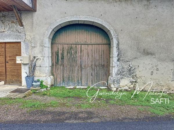 Grange à rénover dans un village paisible