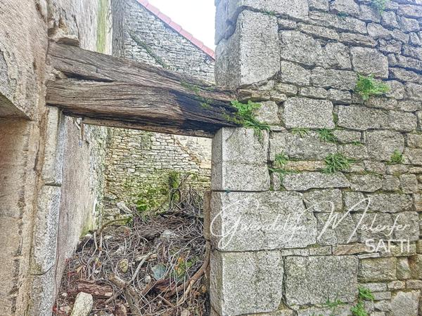 Grange à rénover dans un village paisible