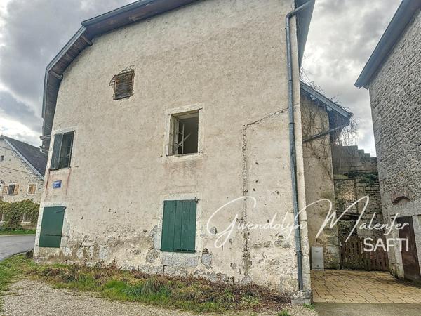 Grange à rénover dans un village paisible