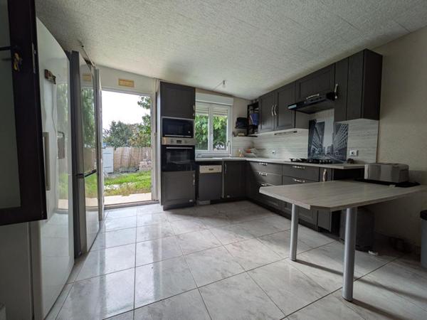 Terrain Hyeres 300 m2 Non constructible avec électricité solaire, forage et fosse sceptique Habitation légère