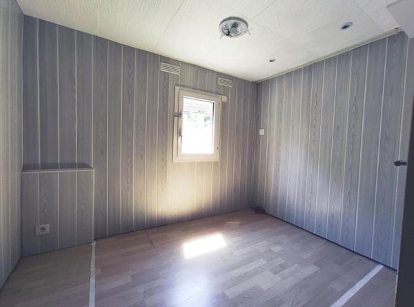 Terrain Hyeres 300 m2 Non constructible avec électricité solaire, forage et fosse sceptique Habitation légère