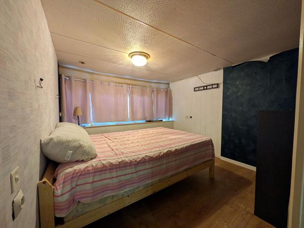 Terrain Hyeres 300 m2 Non constructible avec électricité solaire, forage et fosse sceptique Habitation légère