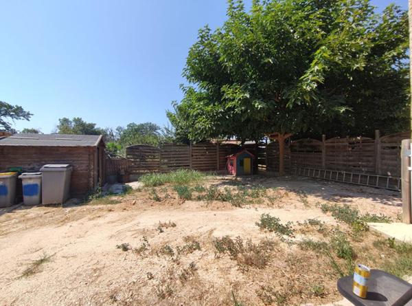 Terrain Hyeres 300 m2 Non constructible avec électricité solaire, forage et fosse sceptique Habitation légère