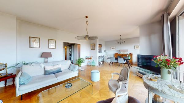 Magnifique appartement dernier étage 6 pièce(s) 4 ch 144 m2