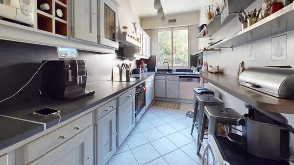 Magnifique appartement dernier étage 6 pièce(s) 4 ch 144 m2