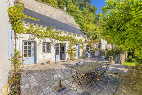 ST ETIENNE DE CHIGNY - MAISON DE MAITRE ET SES DEPENDANCES