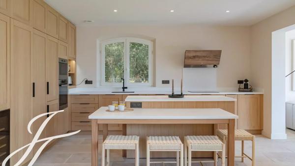 Villa avec 4 chambres à louer à pied du village de Valbonne