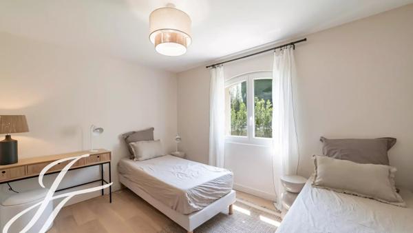 Villa avec 4 chambres à louer à pied du village de Valbonne