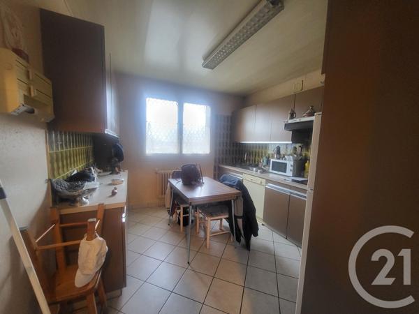 Immeuble à vendre  150 m2 DOMERAT - 03