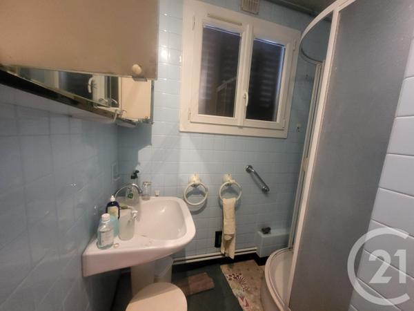 Immeuble à vendre  150 m2 DOMERAT - 03