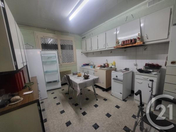 Immeuble à vendre  150 m2 DOMERAT - 03