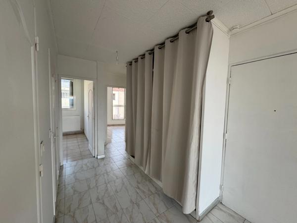 Appartement T5 avec terrasse, aperçu mer, cave et stationnement privé