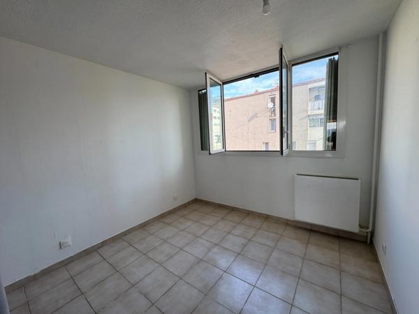 Appartement T5 avec terrasse, aperçu mer, cave et stationnement privé