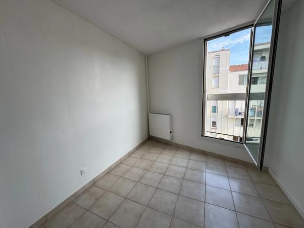 Appartement T5 avec terrasse, aperçu mer, cave et stationnement privé