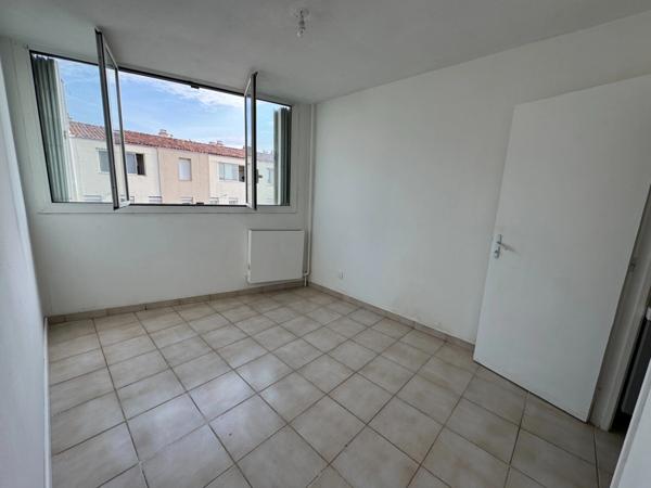 Appartement T5 avec terrasse, aperçu mer, cave et stationnement privé