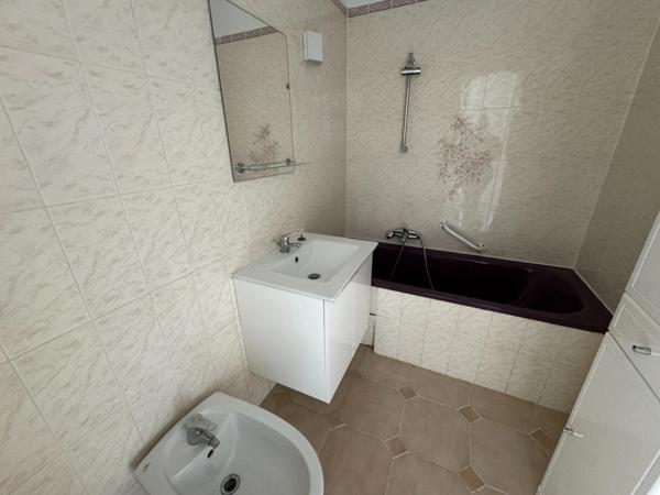 Appartement T5 avec terrasse, aperçu mer, cave et stationnement privé