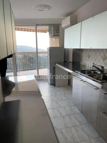 Appartement T5 avec terrasse, aperçu mer, cave et stationnement privé