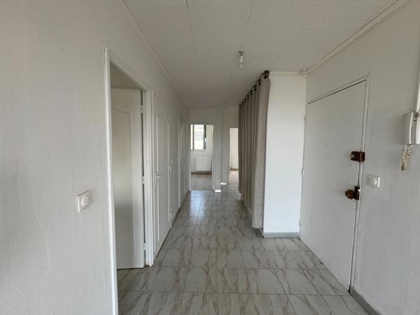 Appartement T5 avec terrasse, aperçu mer, cave et stationnement privé