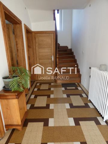 Charmante maison de caractère de 136 m² avec sous-sol complet et beaux espaces extérieurs