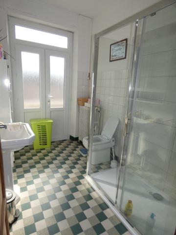 Charmante maison de caractère de 136 m² avec sous-sol complet et beaux espaces extérieurs