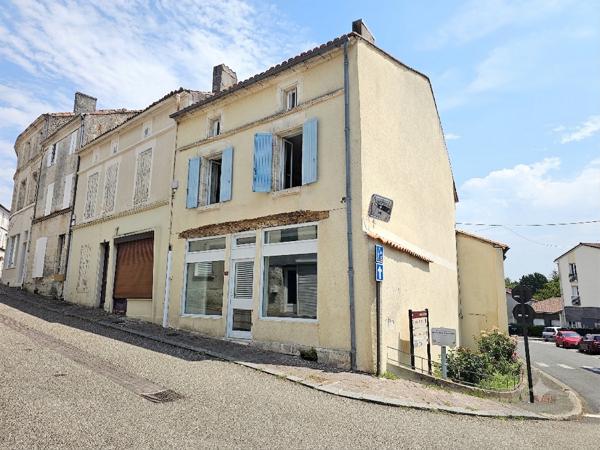 Immeuble à vendre - Coteaux Du Blanzacais - local commercial et appartement