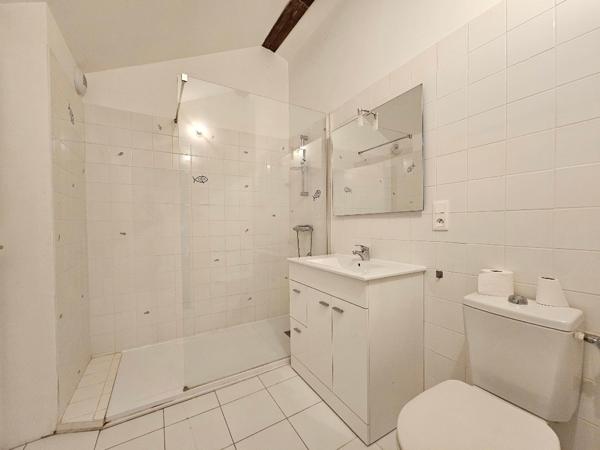 Immeuble à vendre - Coteaux Du Blanzacais - local commercial et appartement