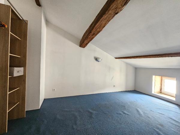 Immeuble à vendre - Coteaux Du Blanzacais - local commercial et appartement