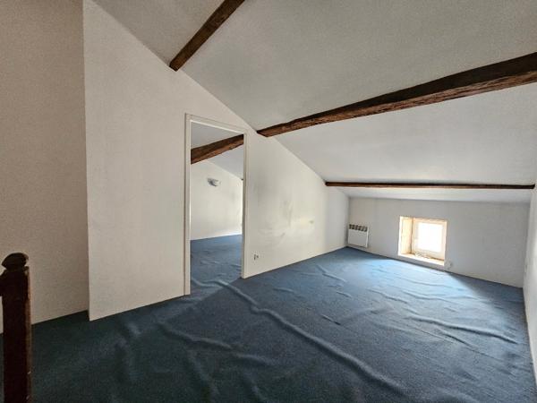 Immeuble à vendre - Coteaux Du Blanzacais - local commercial et appartement