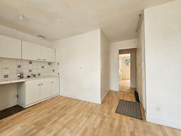 Immeuble à vendre - Coteaux Du Blanzacais - local commercial et appartement