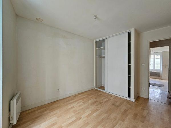 Immeuble à vendre - Coteaux Du Blanzacais - local commercial et appartement