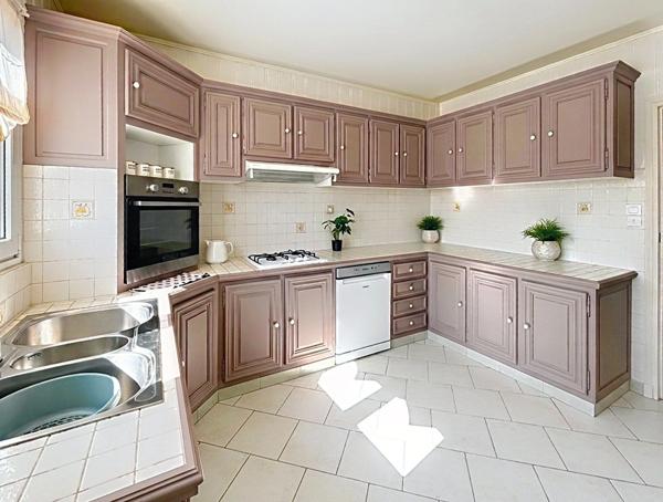 🏡 À VENDRE – Maison familiale de 198M² avec terrain de 1143 m² à Longueville, à 5 km de Granville et 3 km des plages
