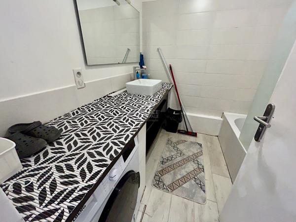 Appartement POISSY 3 pièce(s) 60 m2 €210 000 ** - Référence 8780