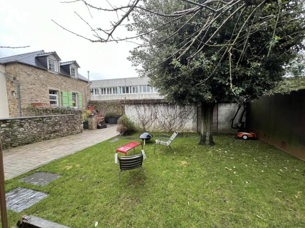 HENNEBONT quartier recherché dans les remparts prestations de qualité pour cette maison de type 7