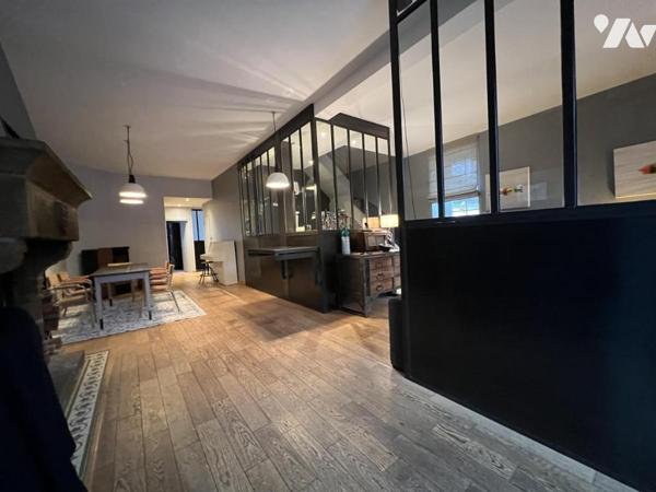 HENNEBONT quartier recherché dans les remparts prestations de qualité pour cette maison de type 7