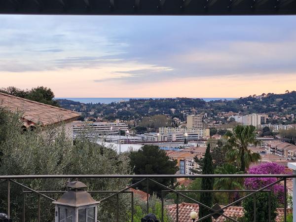 Maison contemporaine 4 chambres  avec vue mer à Toulon - Bas Corniche Marius Escartefigue