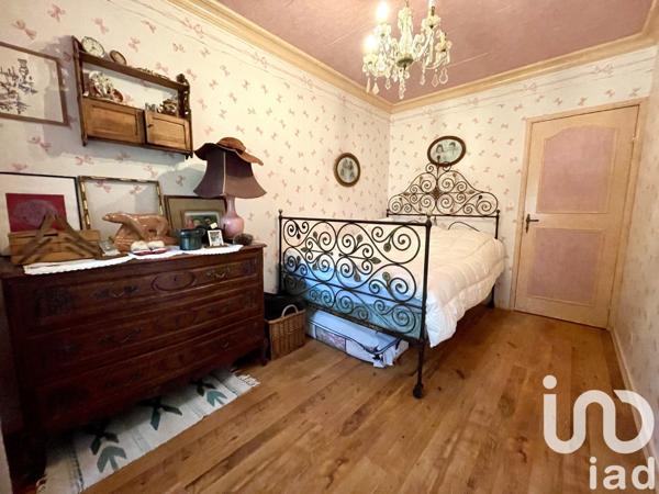 Maison 14 pièces de 272 m² à Gueugnon (71130)