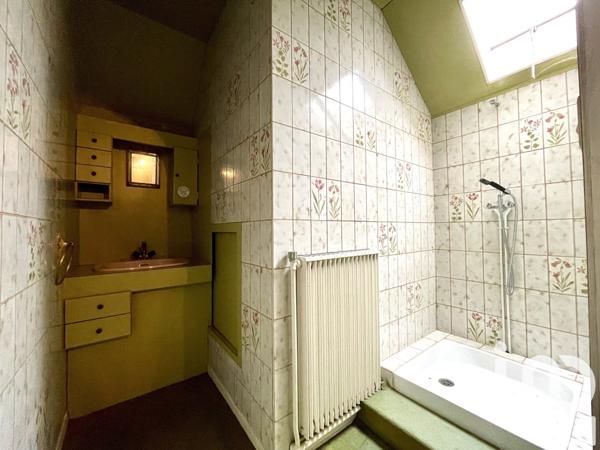 Maison 14 pièces de 272 m² à Gueugnon (71130)