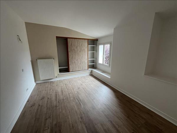 Maison à louer |  BRIOUX SUR BOUTONNE |  4 pièces | 121 m²