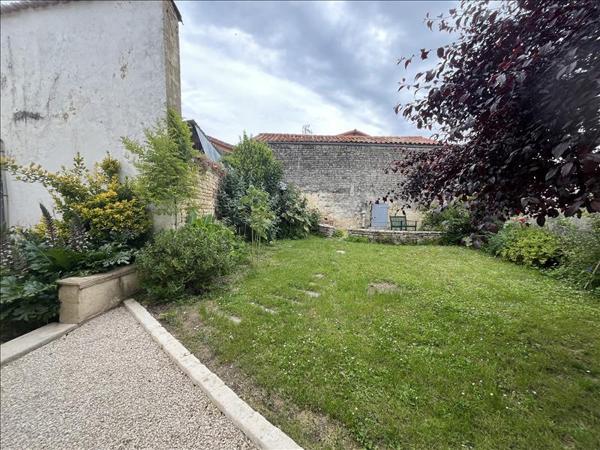 Maison à louer |  BRIOUX SUR BOUTONNE |  4 pièces | 121 m²