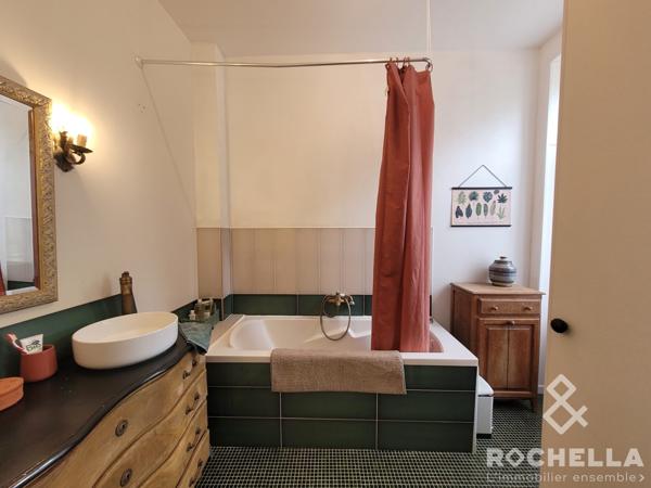 MAISON DE VILLE ENTIÉREMENT RÉNOVÉE