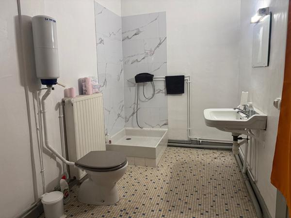 LOCAL COMMERCIAL A LOUER AVEC LOGEMENT AU-DESSUS