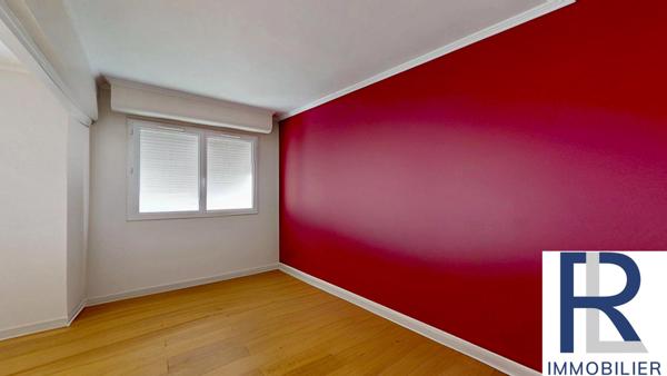 Paris (75007) Bel appartement de 104 m2 avec 3 chambres au 7ème étage à Paris VII