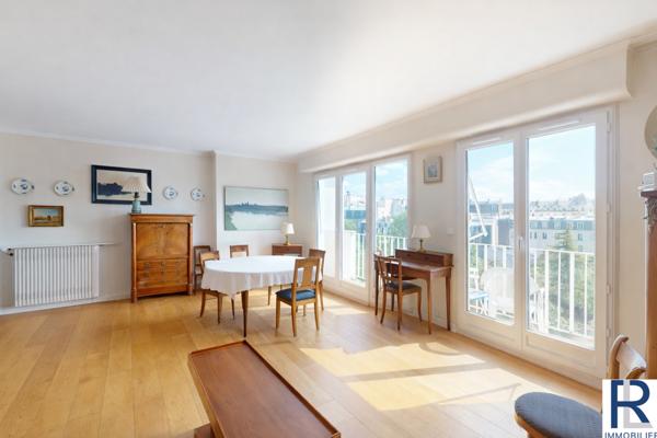 Paris (75007) Bel appartement de 104 m2 avec 3 chambres au 7ème étage à Paris VII